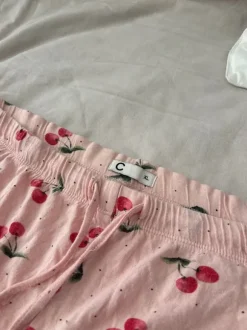 Mjukis shorts med körsbär