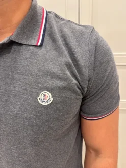 Moncler pike i storlek XL passar L