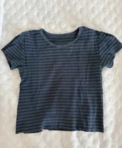 Mörkblå randig topp💙