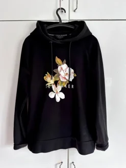 Musta Ted Baker -huppari