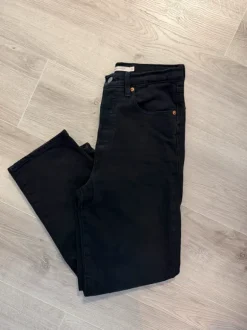 Mustat Levis farkut
