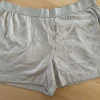 Natsæt med t-shirt og shorts