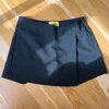 Nederdel med indbygget shorts