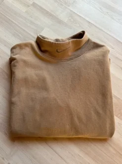 Nike Beige Turtleneck Sweatshirt – Size M – Minimal Logo