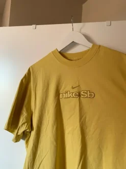 Nike t-shirt
