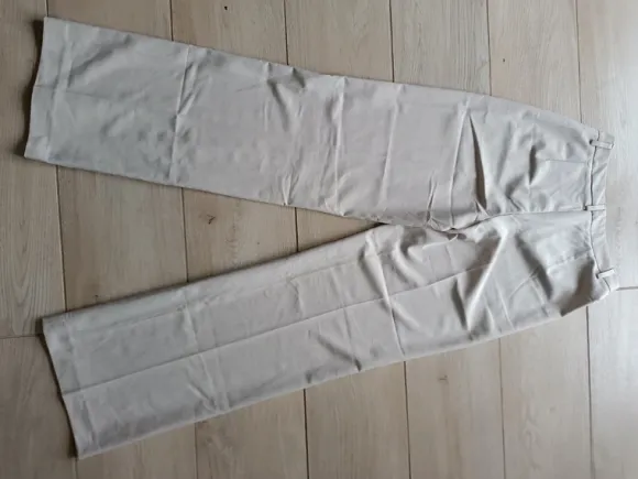 Nowe spodnie Stradivarius z metką rozmiar 34 xs kolor beżowy