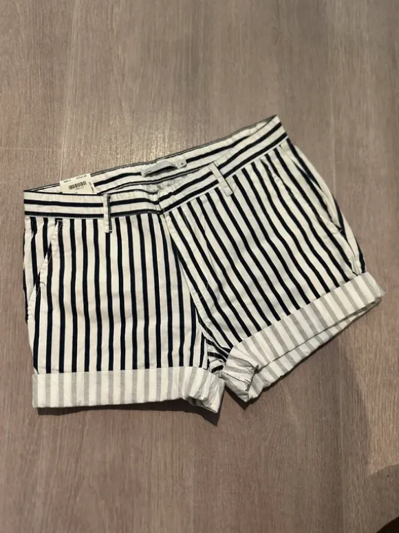 Nya randiga shorts