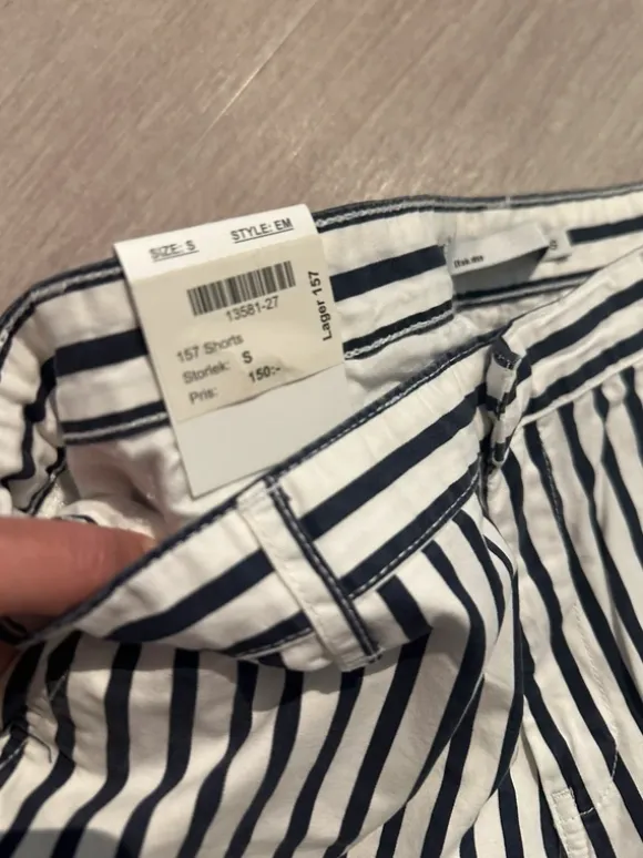 Nya randiga shorts