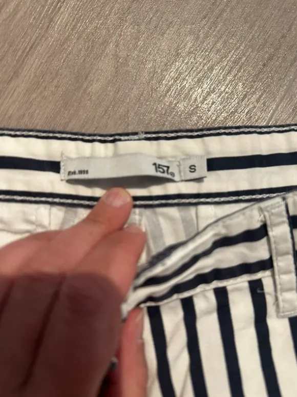Nya randiga shorts
