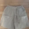 Nye beige shorts
