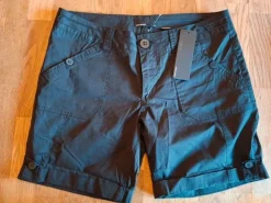 Oanvända shorts stl 42