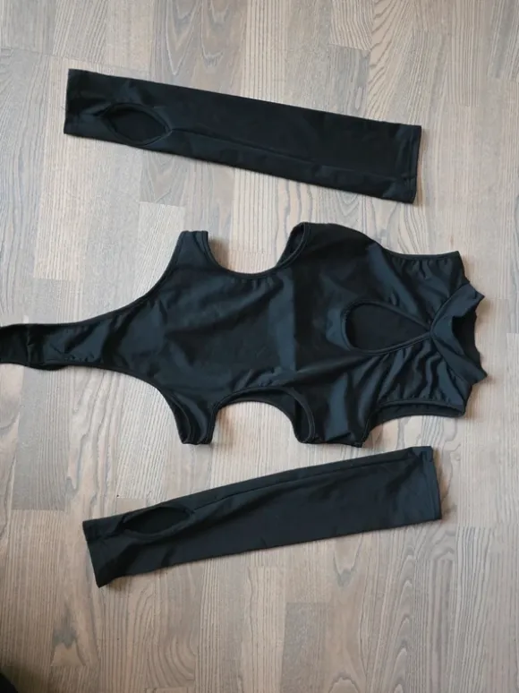 One piece with gloves