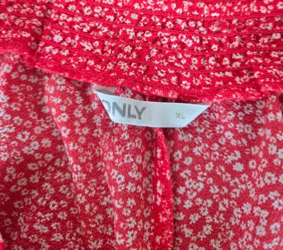 Only röda shorts strlk XL