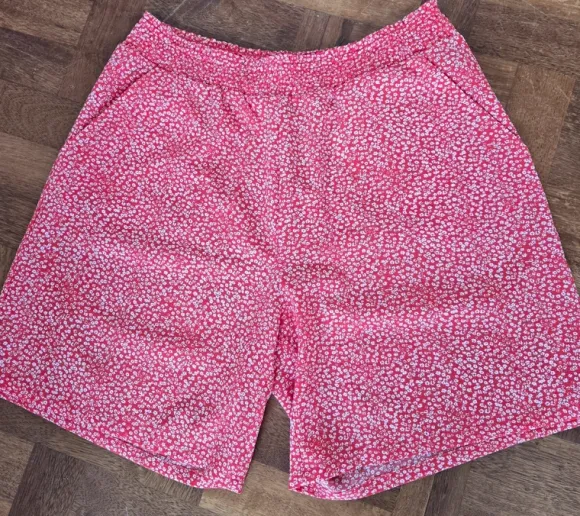 Only röda shorts strlk XL