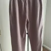 Oryginalne spodnie dresowe SKIMS – dusty pink