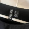 Pieces bluse med frynser