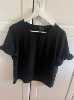 Pieces bluse med frynser