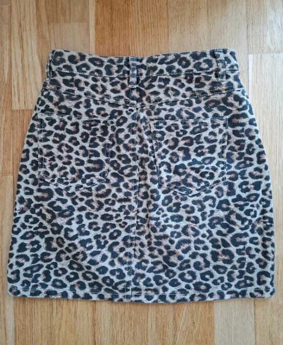 Pieces denimnederdel med leopardprint str. XS.