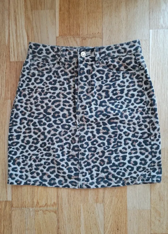 Pieces denimnederdel med leopardprint str. XS.