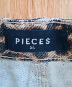 Pieces denimnederdel med leopardprint str. XS.