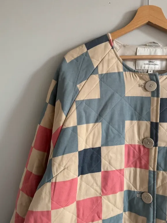 Pikowana kurtka w kolorową kratkę only m oversize