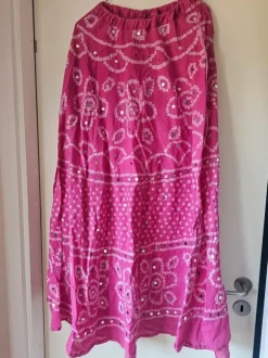 Pink boho gulvlang nederdel fra Bali