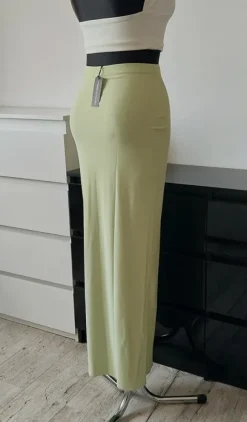Pistacjowa, jasnozielona spódnica maxi column casual, quiet luxury PrettyLittleThing 38