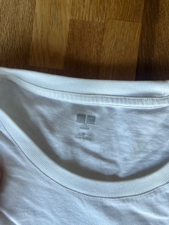 Plain whit t-shirt