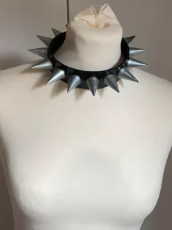 Plastic spiky choker