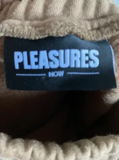 Pleasures Tøj