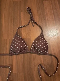 Prickig bikini topp