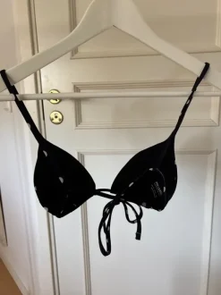 Prickig bikinitopp
