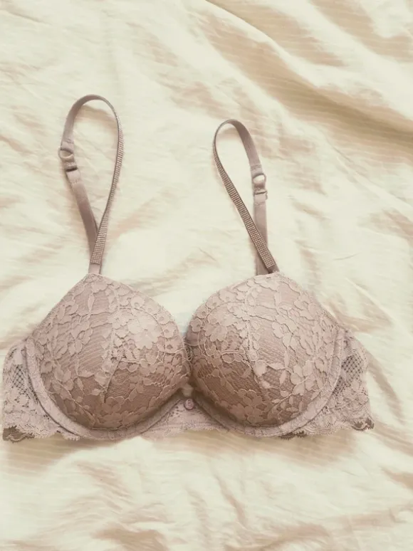 Przepiękny biustonosz Victorias Secret push up