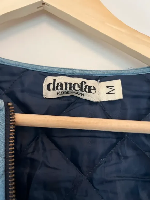 Quiltet jakke/frakke fra Danefæ i flot lyseblå farve 💙