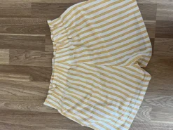Randiga Shorts från gina