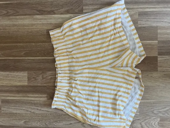 Randiga Shorts från gina