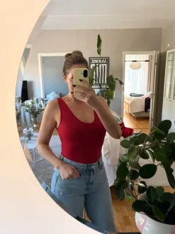 Röd body