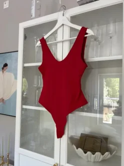 Röd body