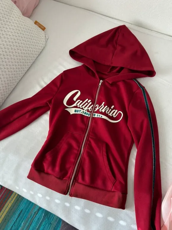 Rød hoodie