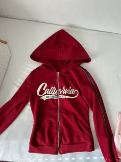 Rød hoodie