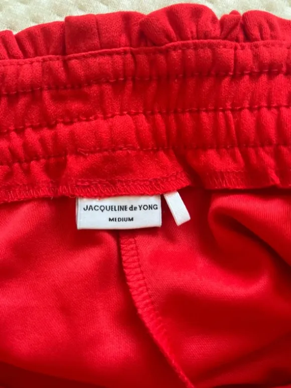 Rød shorts i str M