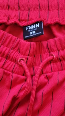 Röda basket shorts