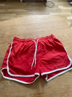 Røde baywatch badeshorts