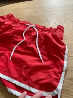 Røde baywatch badeshorts