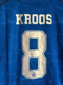 Real Madrid 19/20 away shirt w. Kroos