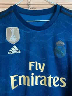 Real Madrid 19/20 away shirt w. Kroos