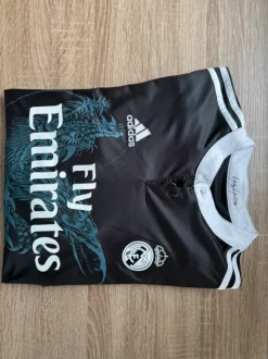 Real madrid away trøje.