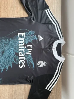 Real madrid away trøje.