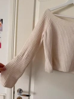 Rib-knit off-the-shoulder jumper