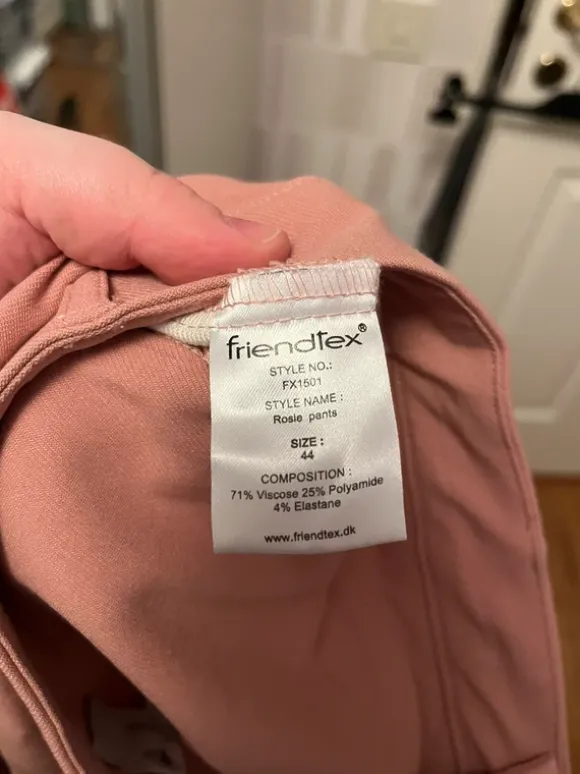 Rosa byxor med revärer i storlek 44, från Friendtex